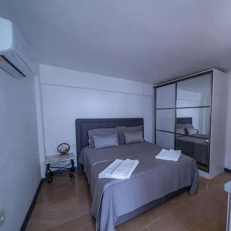 Ilya 2 Aparthotel 3*