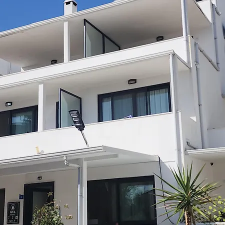 Ξενοδοχείο με διαμερίσματα Ilya 2